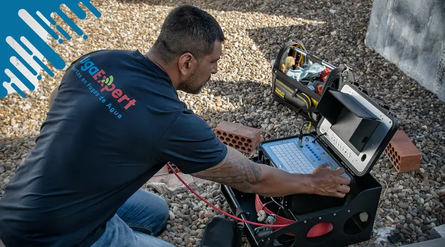 Inspección con cámara de tuberías en Sevilla Este método nos permite detectar fisuras, atascos, raíces invasivas y otros problemas ocultos
